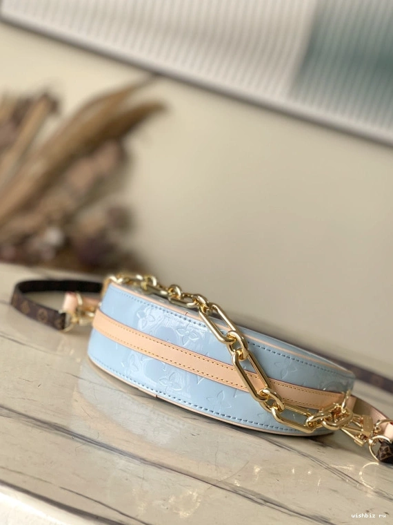 WIS Croissant LOUIS PM VUITTON 0303